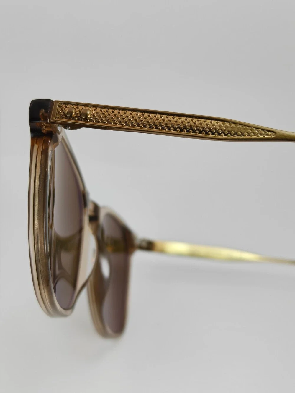Vinyl. Classic Round Smoked Brown Frame Men.